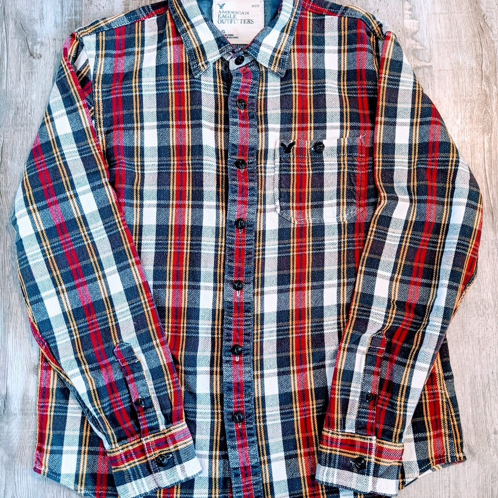 Price drop! Men's American Eagle flannel plaid button up shirt size large